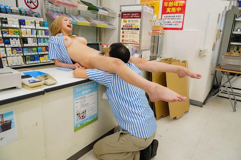 Anh tiền bối tống tình bé ngoan ngổ ngáo của chủ cửa hàng tiện lợi